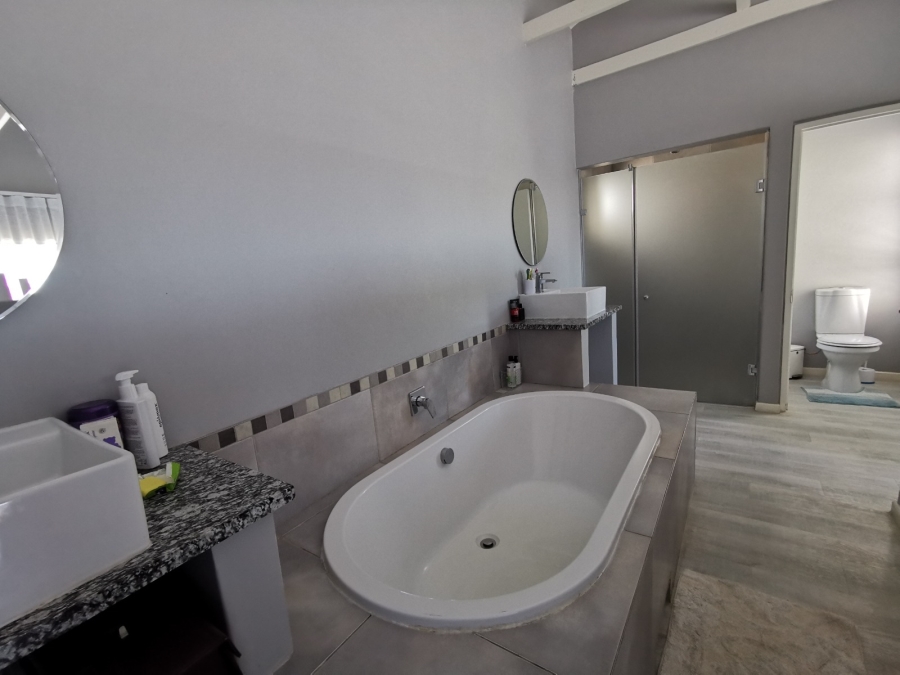 4 Bedroom Property for Sale in Beacon Bay Eastern Cape